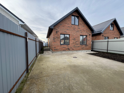 Двухэтажный дом п.Южный СНТ Ивушка ул.Грушевая